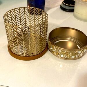 Bath and Body Works bundle lot of two large candle holders pedestals